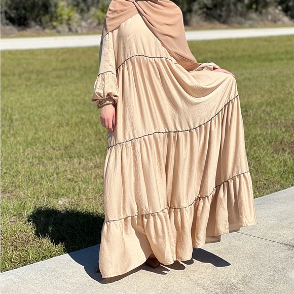 Simply Delicate Dress - Made in Dubai - Picture 3 of 4